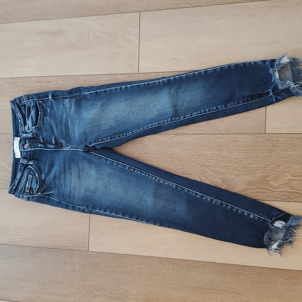 Kancan cropped with frayed hem denim, 24" inseam. Size 5/26